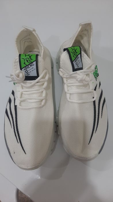 Продаю мужской кросовки