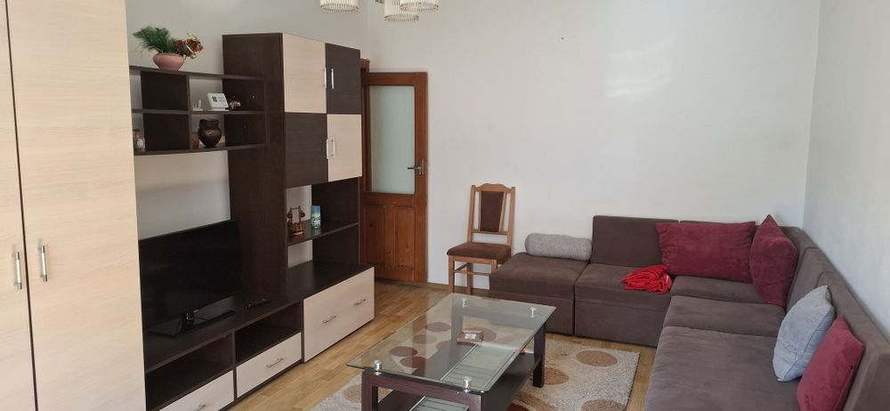 Închiriez apartament 2 camere zona Brosteni