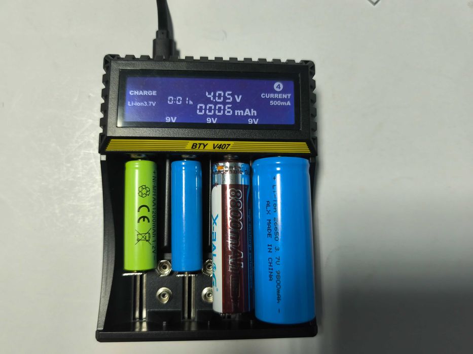 Incarcator digital inteligent de Li-ion, NI-MH, NI-CD