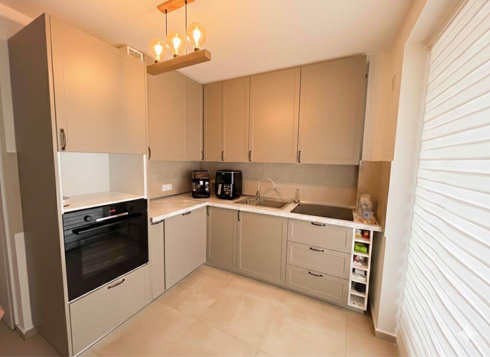 Apartament 3 camere, zona Coresi, parcare inclusa