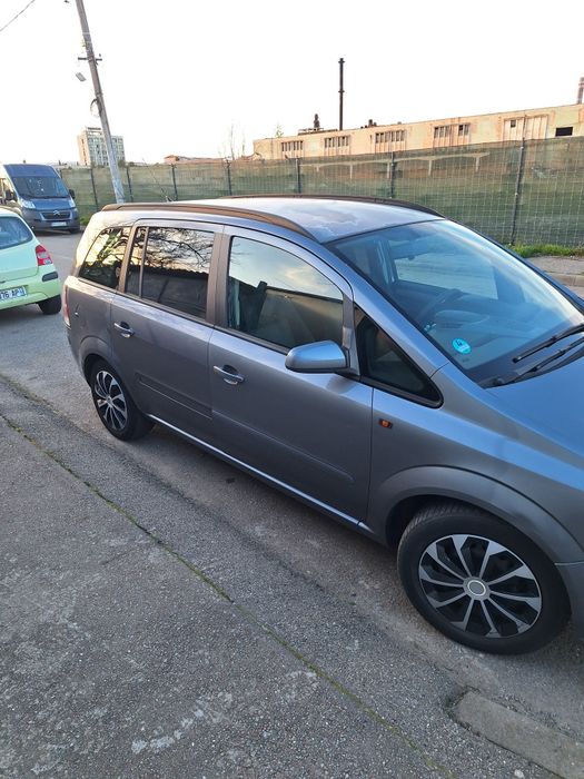 De  vanzare OPEL ZAFIRA B