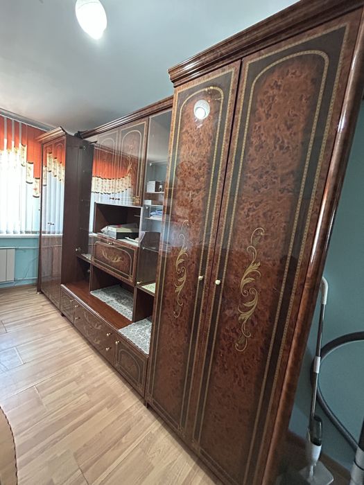 Продам стенку.Можно как шифоньер