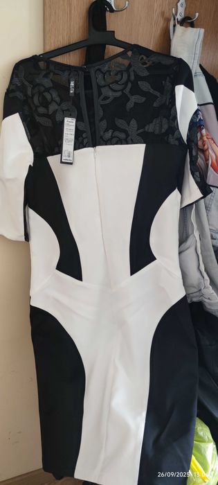 Рокля с дизайнерска кожена дантела