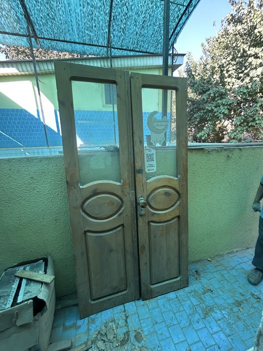 Тумбочка И Двери