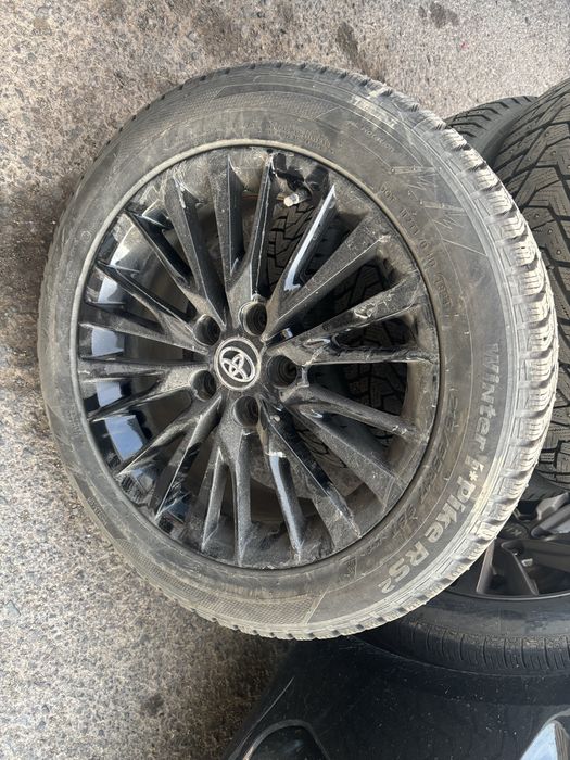 Продам комплект зимниз шин с дисками