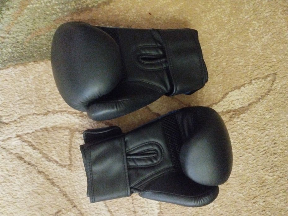 Боксерские перчатки