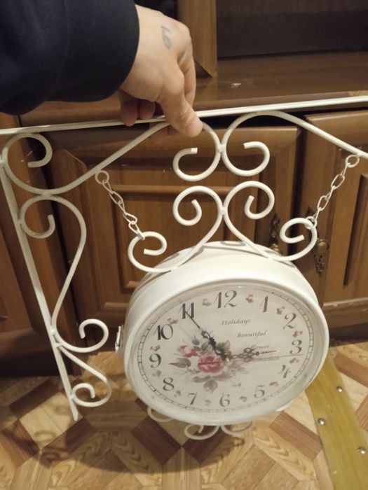 Продам часы двухсторонние