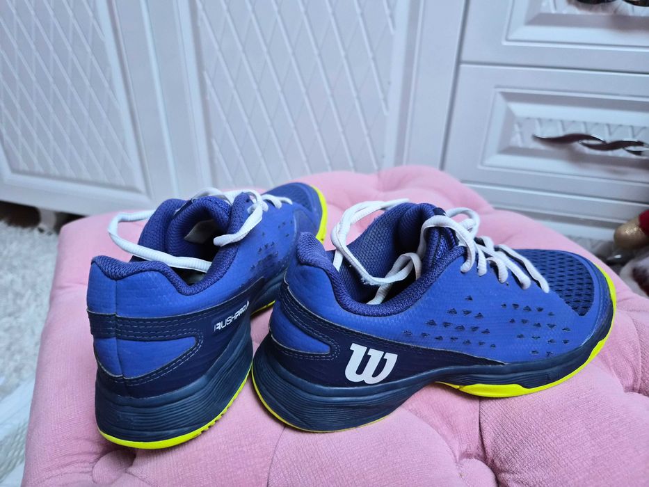 Продавам спортни обувки