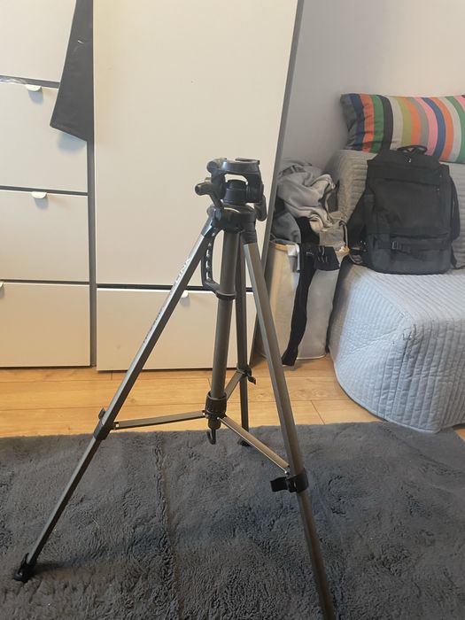 Регулираща се стойка за фотоапарат