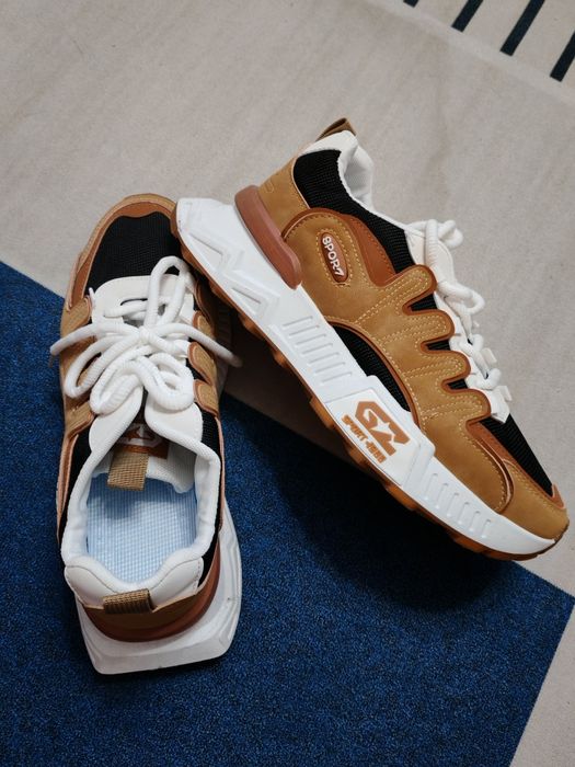 Продам кроссовки новые