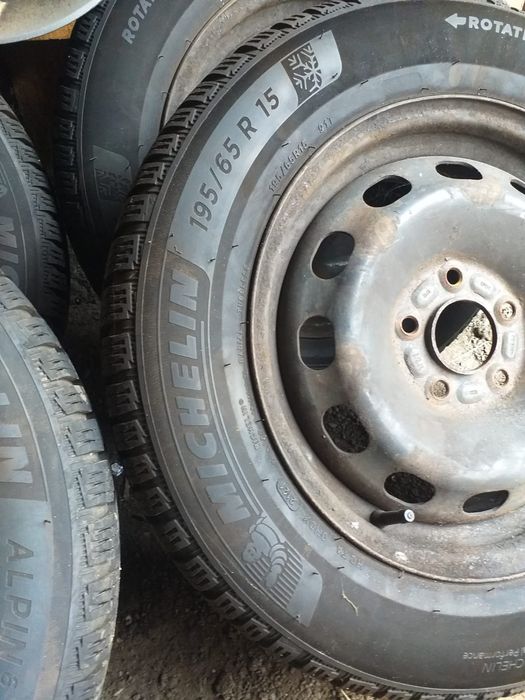 Vând cauciucuri de iarna Michelin 195/65 R15