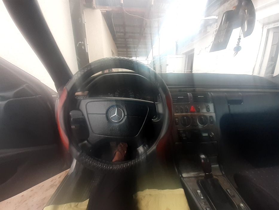 Машина Mercedes двигатель 2.3