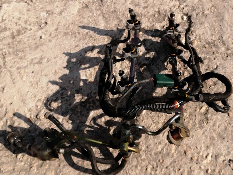 Рейл с инжектори / дюзи и инсталация Infiniti Fx35, 2002-2008 година.