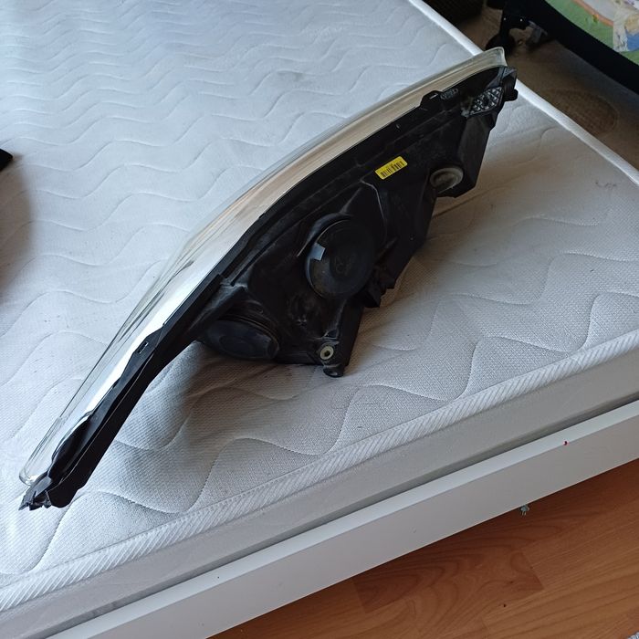 Ляв Фар за Форд Фиеса 2013 година