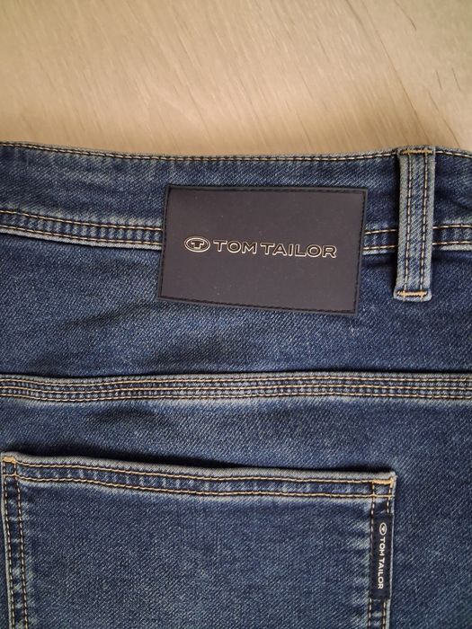 Vand  Pantaloni scurti de Blugi Tom Tailor  Josh Shorts marime W 36  L Barbati