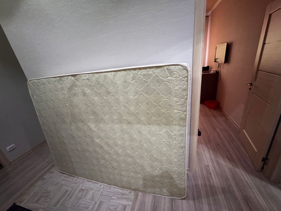 Отдам чистый матрас! Самовывоз