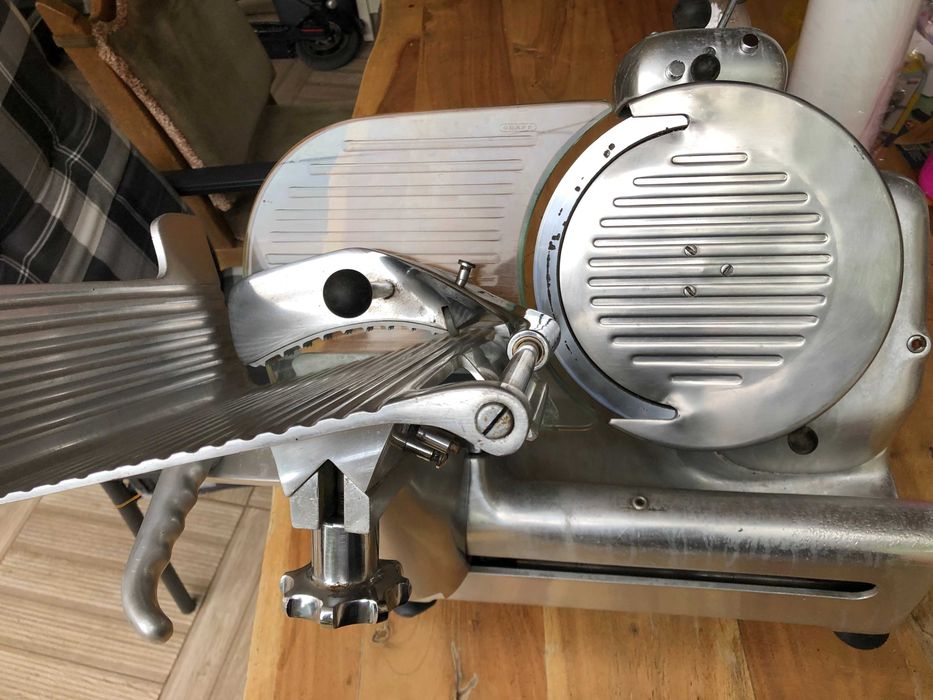 Професионална резачка за месо/колбаси Graef