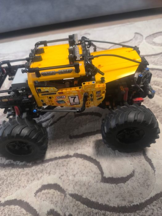 Lego техник машина с двигателем