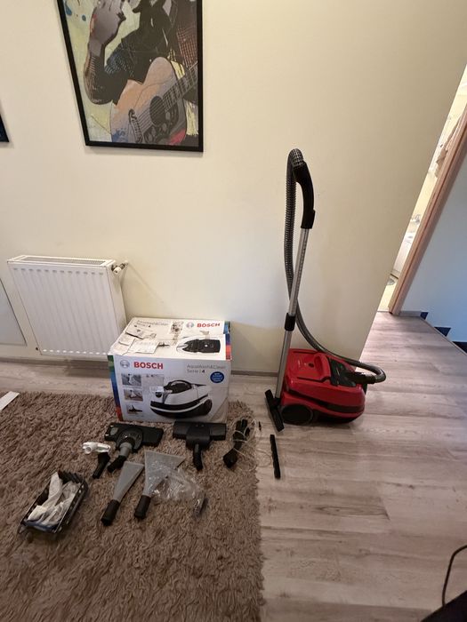 Bosch AquaWash&Clean Serie 4 – aspirator cu spălare / wet & dry – ca nou