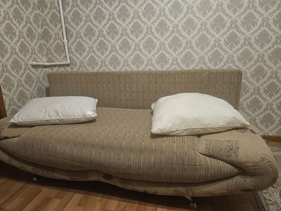 Продам Диваны(4 года каждому)