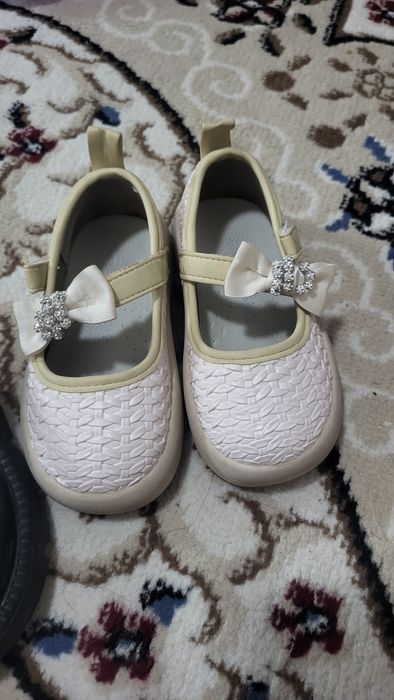 Бу детски аяк ким