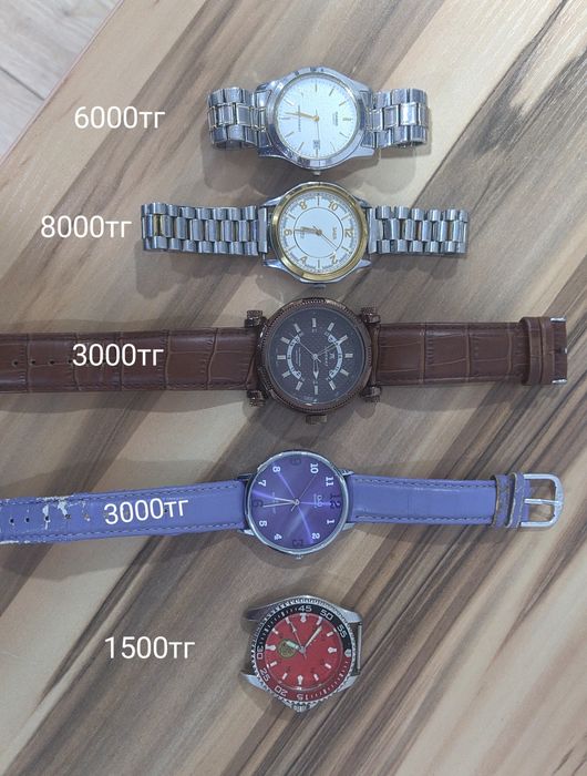 Часы Sovereign красные