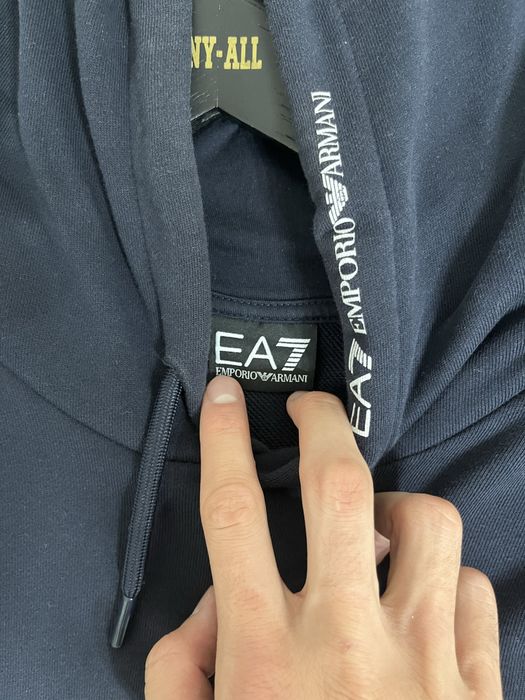 Продам оригинальный костюм Ea7