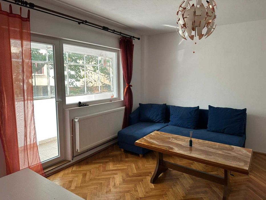 Inchiriez apartament cu 2 camere,situat la etajul 1,zona Polivalenta,