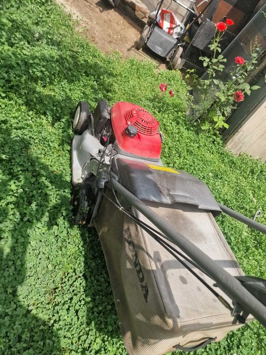 Masina de tuns iarba pe benzina HONDA GCV160 5CP cu Tractiune + COS