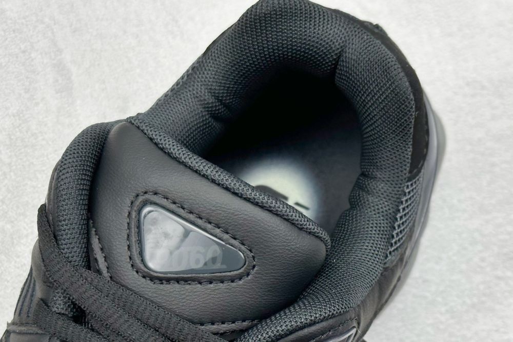 New Balance Triple Black