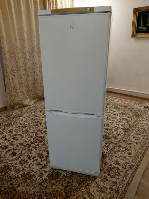 Холодильник Indesit. Рабочий