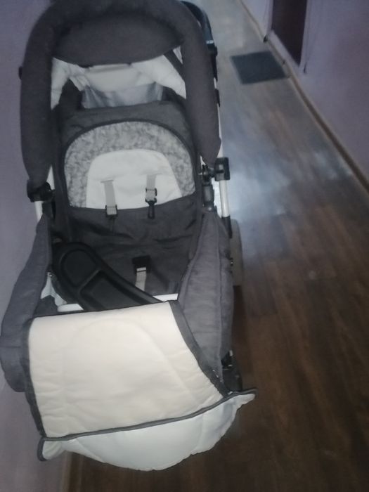 Ппокупайте коляски все сезоны лето, осннь, весна.