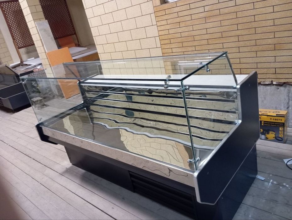 Vitrina xolodenik sotiladi