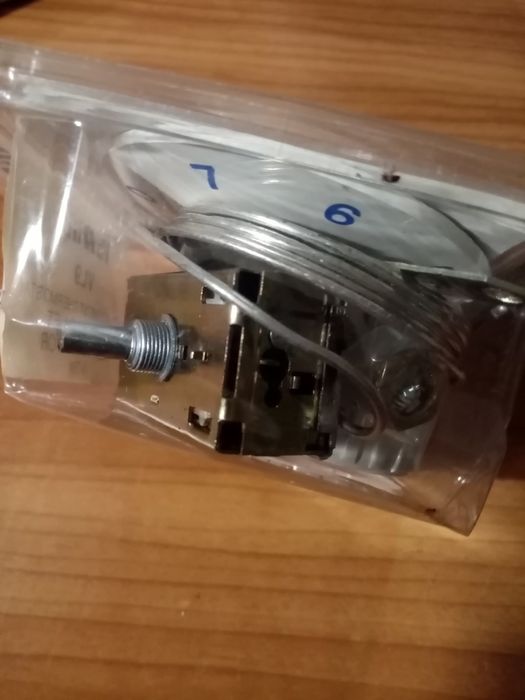 Нов английски регулатор за хладилник или фризер.