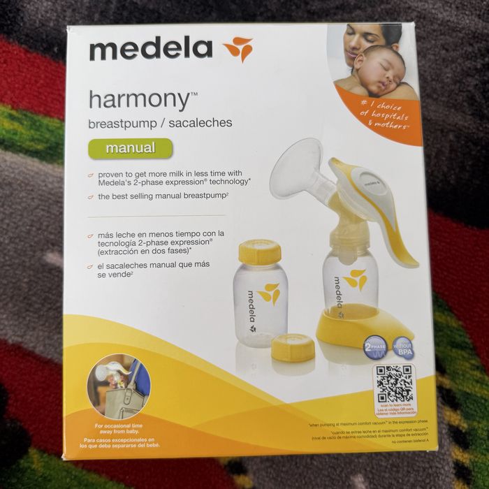 Medela Harmony – ръчна помпа за кърма.