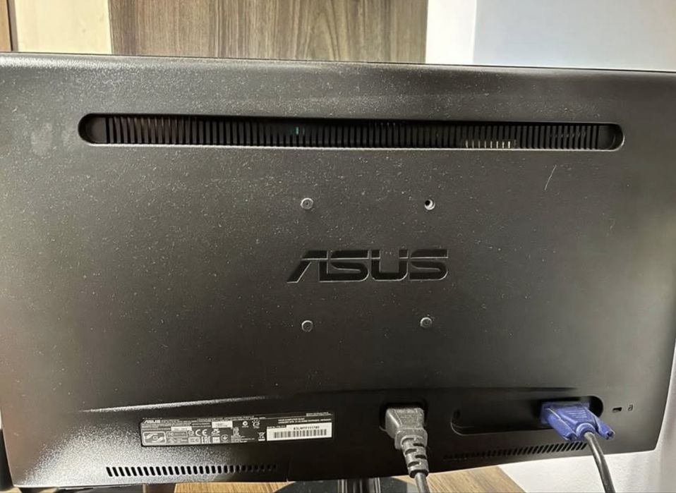 Vand monitor ASUS 75 Hz plus casti si stander