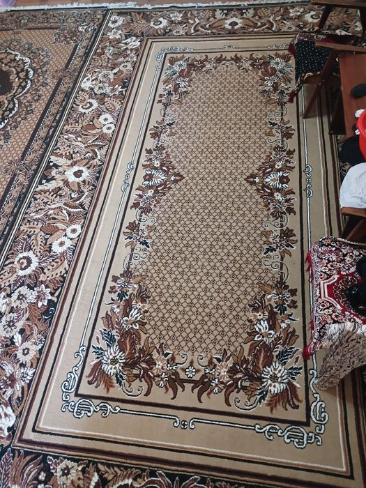 Продаётся ковёр.  В хорошем состоянии.