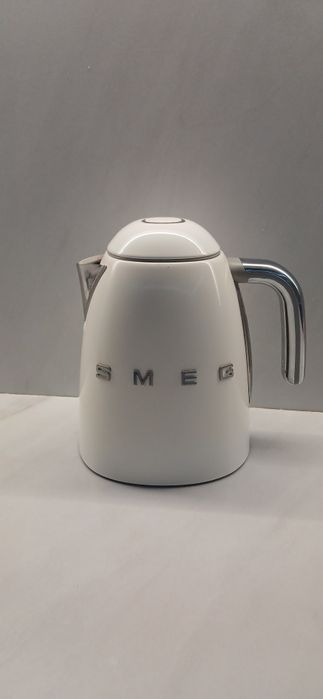 Чайник SMEG молочный в оригинале