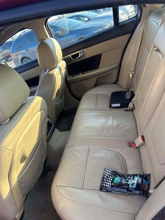 Vand Jaguar XF 2009