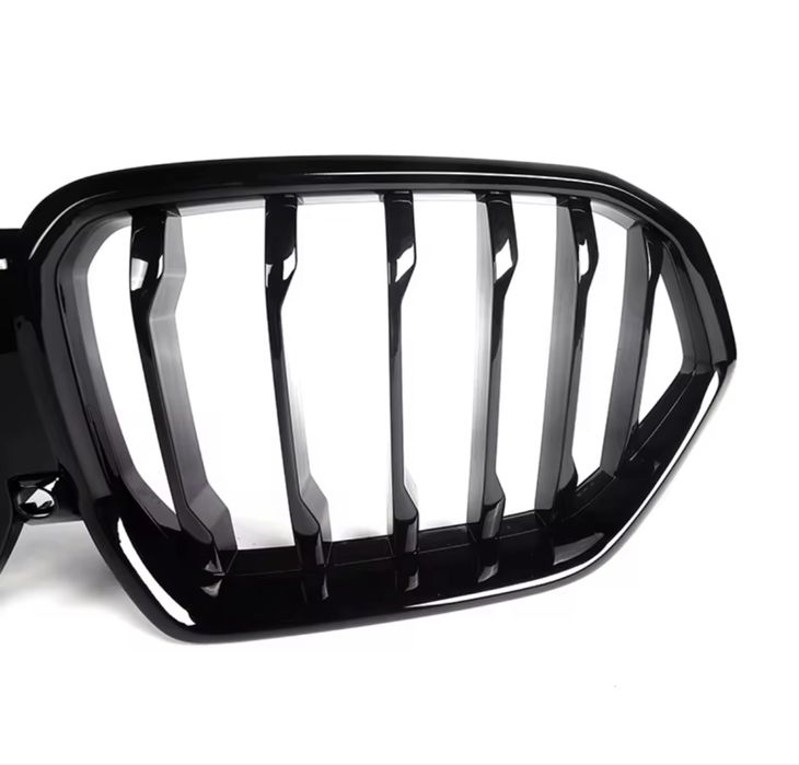 Решетка радиатора глянцевая X6 G06