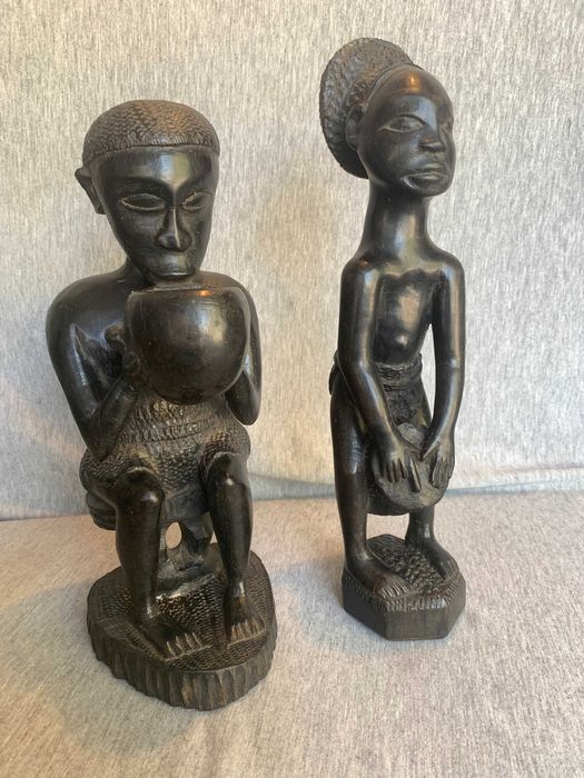 Ръчно резбовани дървена фигури