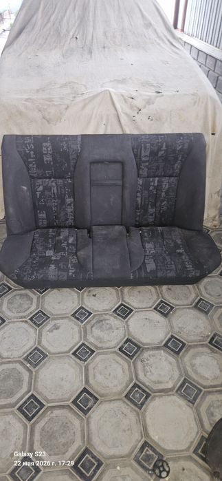 Продам сиденья мерседес 210