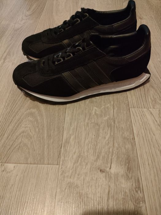 Продам кроссовки adidas