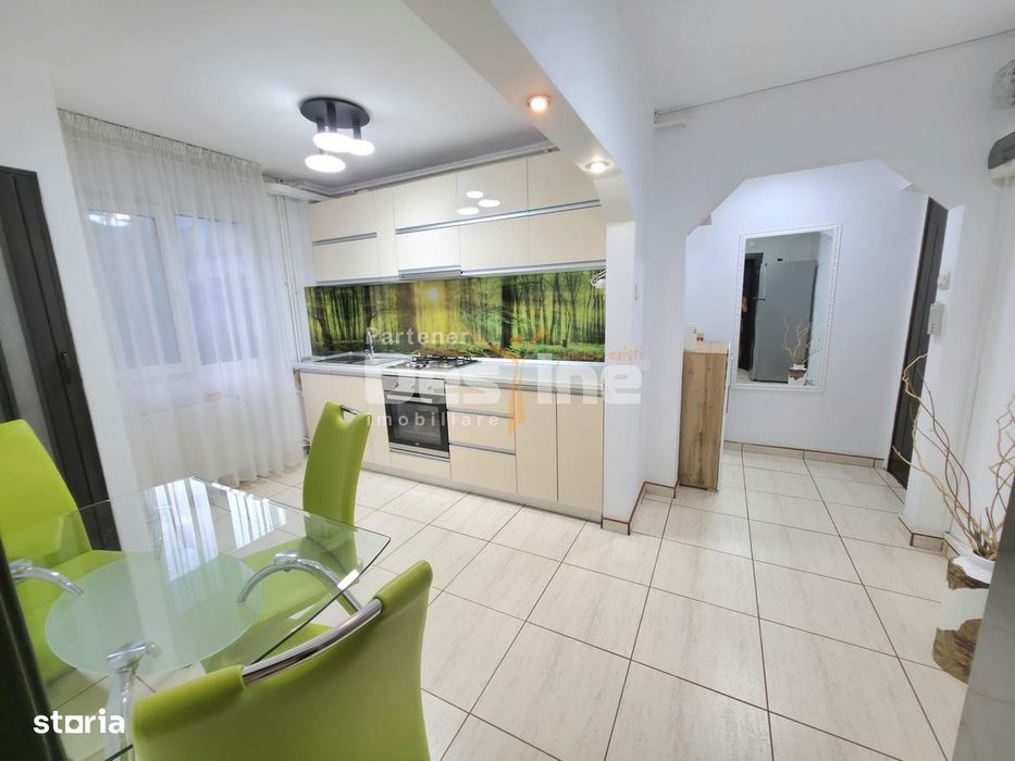 Apartament 3 Camere Semidecomandat  Mobilat