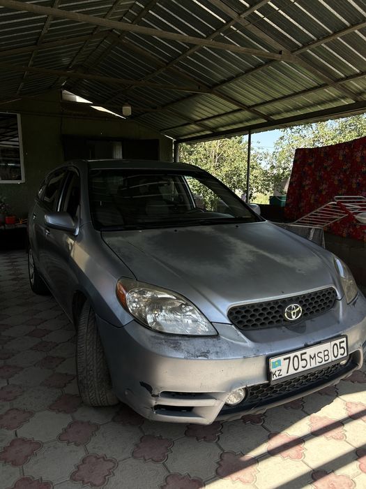 Машина Toyota Matrix