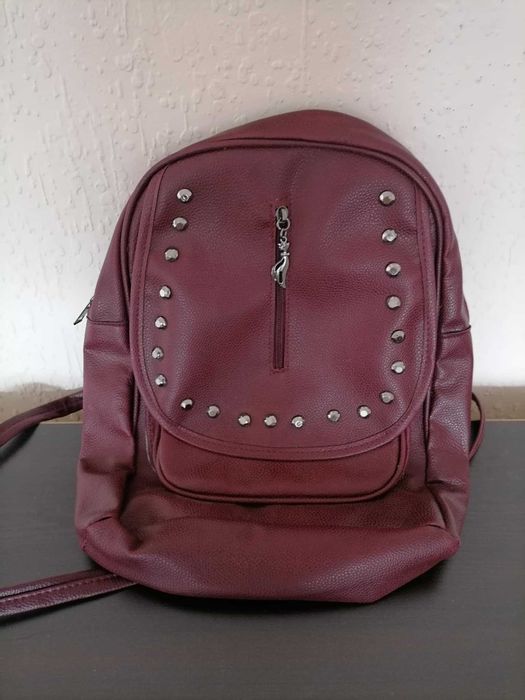 Раници дамски в различни цветове