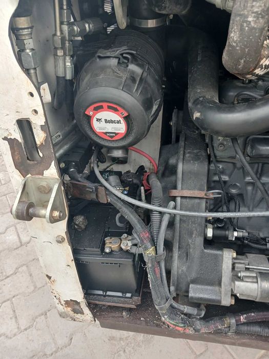 Мини челни товарачи Bobcat S 100