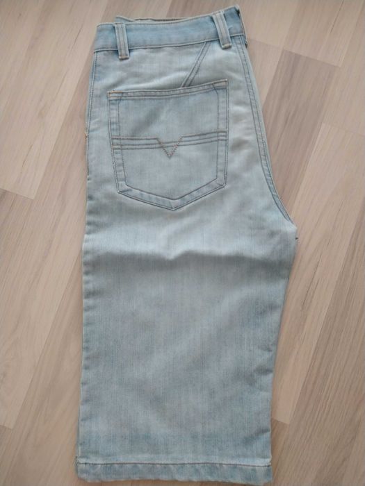 Blugi pantaloni scurti peste genunchi W33 talie 44cm