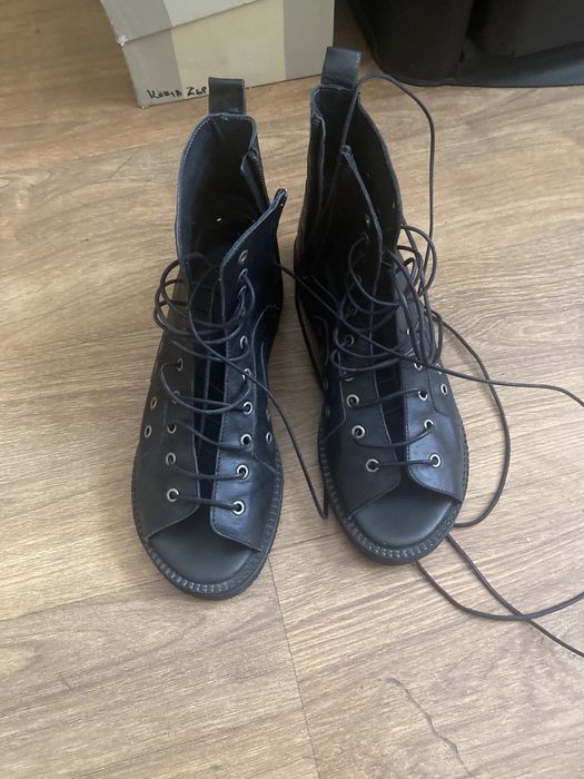 Летни боти с цип и връзки кожени