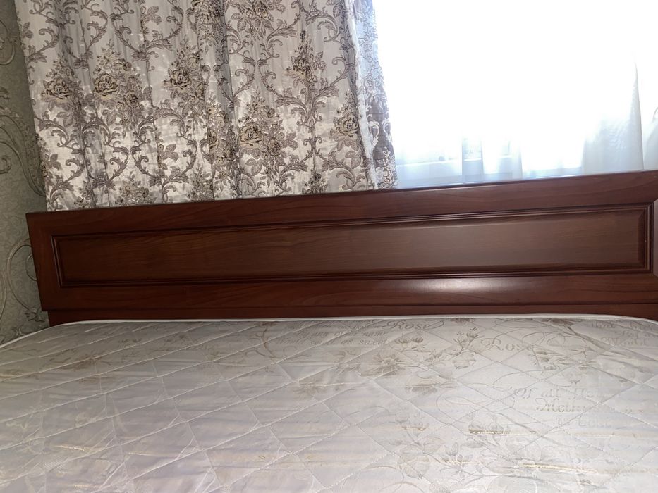 Продам кровать с матрасом